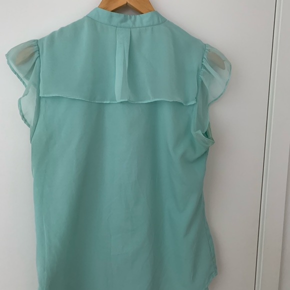 Light green top - Picture 2 of 2